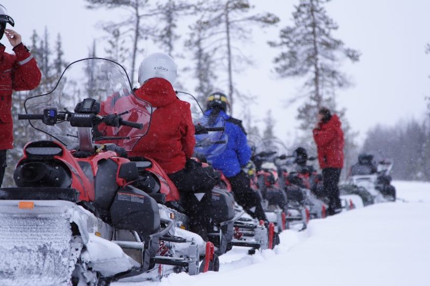 muonio laponia viajar con niños motonieve safari motos nieve